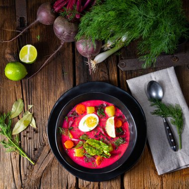 Botwinka Polonya bahar pancar çorbası