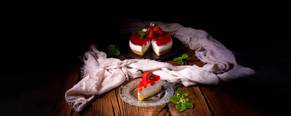 Krämig Cheesecake Med Jordgubbar — Stockfoto