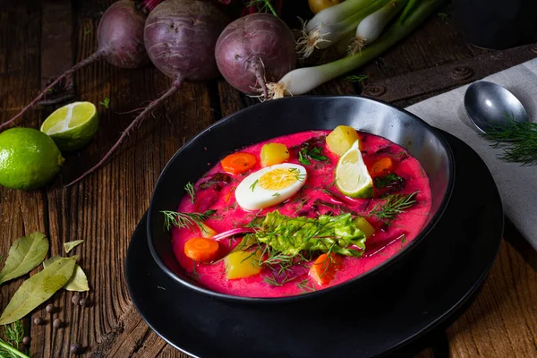 Botwinka Polonya bahar pancar çorbası