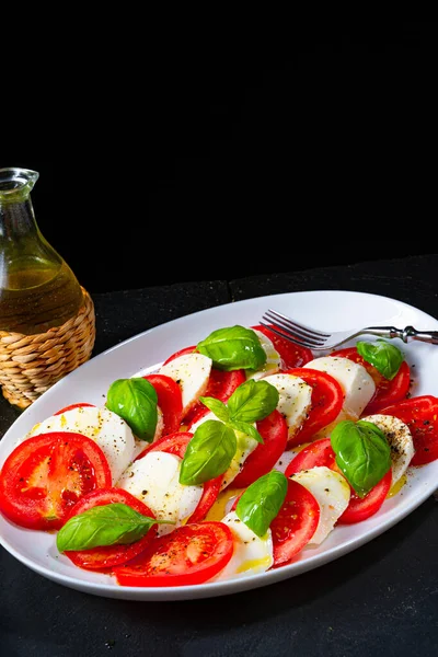 Tomate Com Mussarela Manjericão — Fotografia de Stock