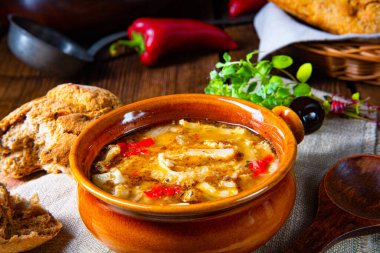 Kırmızı biberli baharatlı işkembe çorbası..