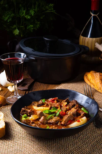 Biber ve soğanlı klasik sığır kebabı.