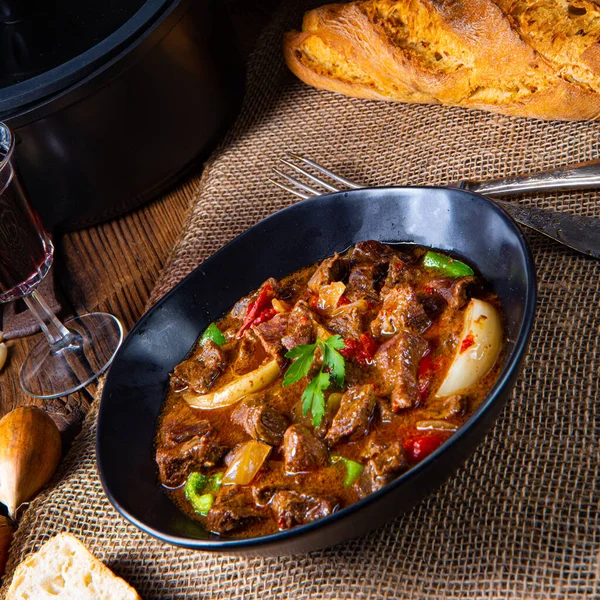 Biber ve soğanlı klasik sığır kebabı.