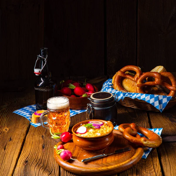 Turp ve soğanlı rustik Bavyera obazda