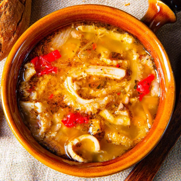 Kırmızı biberli baharatlı işkembe çorbası..