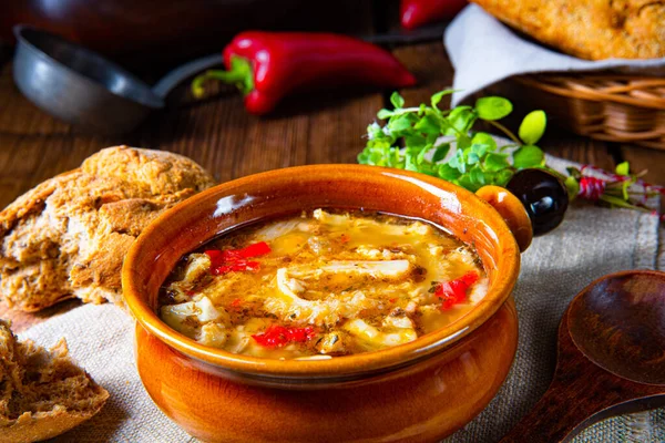 Kırmızı biberli baharatlı işkembe çorbası..