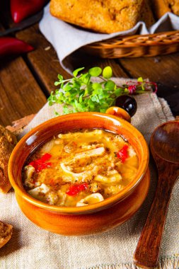 Kırmızı biberli baharatlı işkembe çorbası..