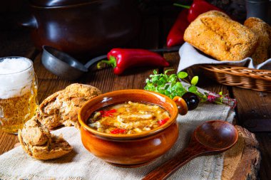 Kırmızı biberli baharatlı işkembe çorbası..