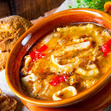 Kırmızı biberli baharatlı işkembe çorbası..