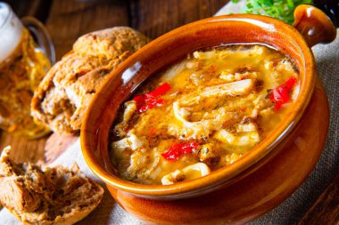 Kırmızı biberli baharatlı işkembe çorbası..