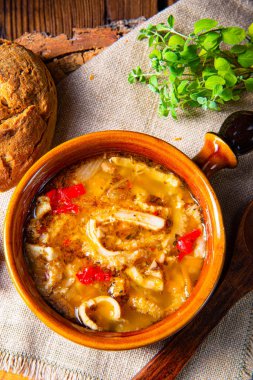 Kırmızı biberli baharatlı işkembe çorbası..