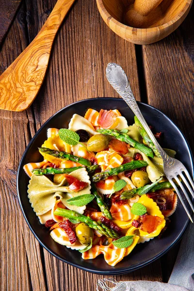 stock image Pasta salad with green asparagus, olives and parma ham