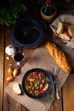 Biber ve soğanlı klasik sığır kebabı.