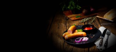 Lezzetli, sıcak jambonlu sosis.