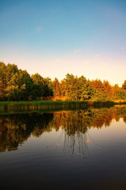 Gölde sakin bir akşam.