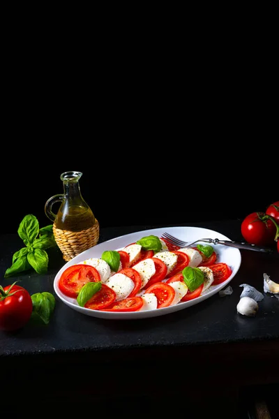 Tomate Com Mussarela Manjericão — Fotografia de Stock