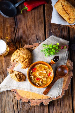 Kırmızı biberli baharatlı işkembe çorbası..