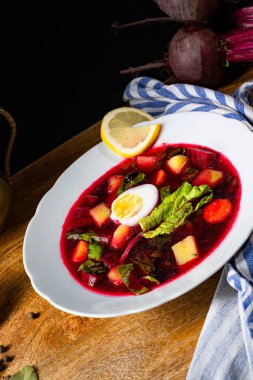 Polonya pancar çorbası (botwinka)