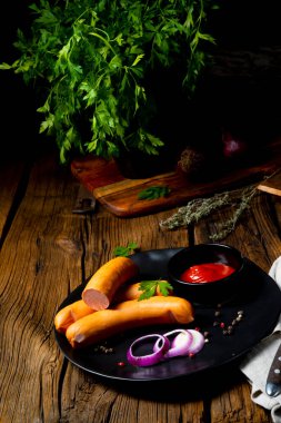 Lezzetli, sıcak jambonlu sosis.