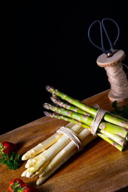 Masada yeşil ve beyaz kuşkonmaz