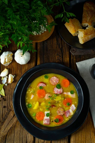 Zuppa Piselli Rustici Con Pancetta Salsiccia — Foto Stock