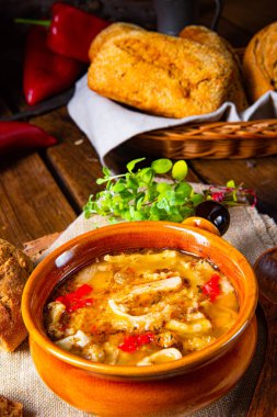 Kırmızı biberli baharatlı işkembe çorbası..