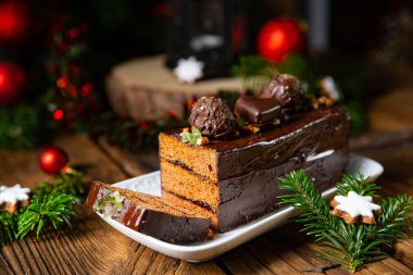 Noel zencefilli ekmeği reçelle dolu