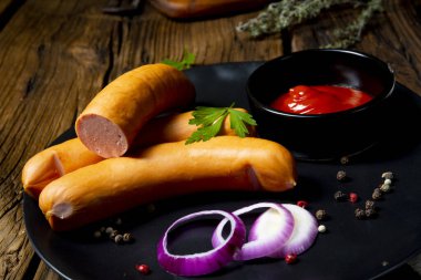 Lezzetli, sıcak jambonlu sosis.