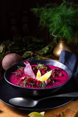 Dereotlu ve limonlu kırmızı borzcz