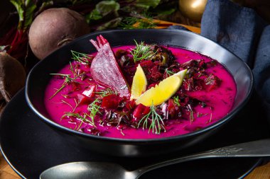 Dereotlu ve limonlu kırmızı borzcz