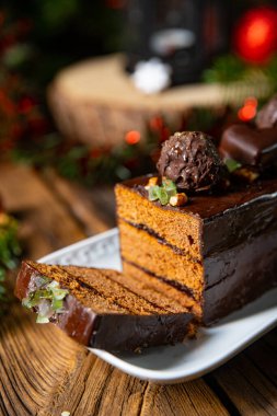 Noel zencefilli ekmeği reçelle dolu