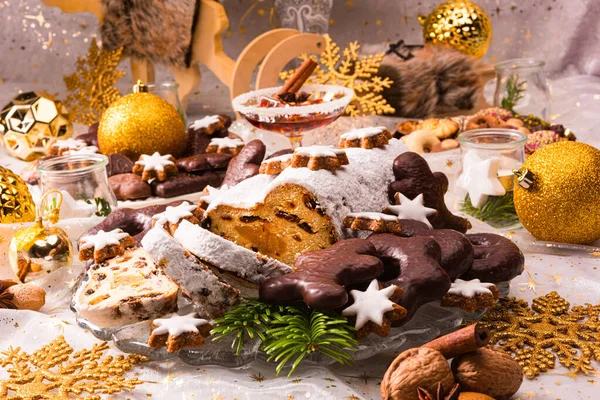 Mesa Navidad Decorada Con Dulces —  Fotos de Stock