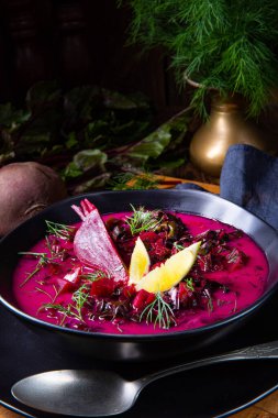 Dereotlu ve limonlu kırmızı borzcz