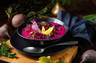 Dereotlu ve limonlu kırmızı borzcz