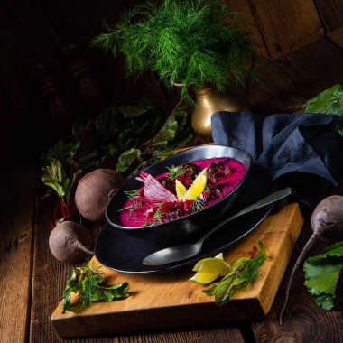 Dereotlu ve limonlu kırmızı borzcz