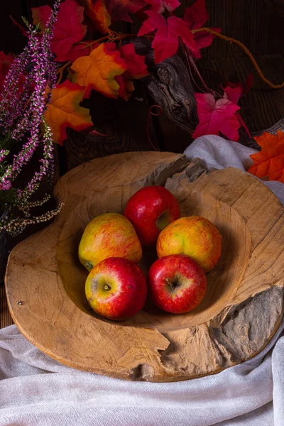 Vers Geplukte Appels Een Fruitschaal — Stockfoto