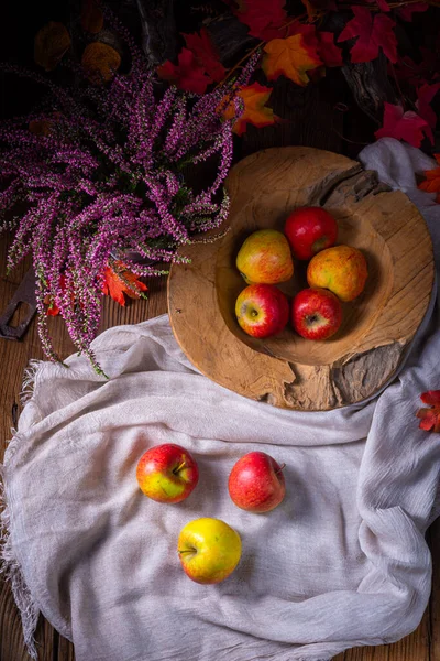 Frisch Gepflückte Äpfel Einer Obstschale — Stockfoto
