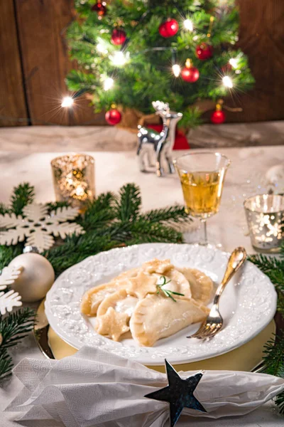 Polnische Pierogi Mit Sauerkraut Und Steinpilzen — Stockfoto