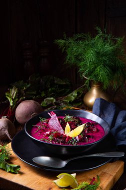 Dereotlu ve limonlu kırmızı borzcz