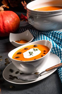 Hindistan cevizi sütlü balkabağı çorbası.