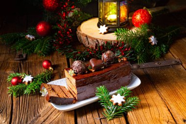 Noel zencefilli ekmeği reçelle dolu