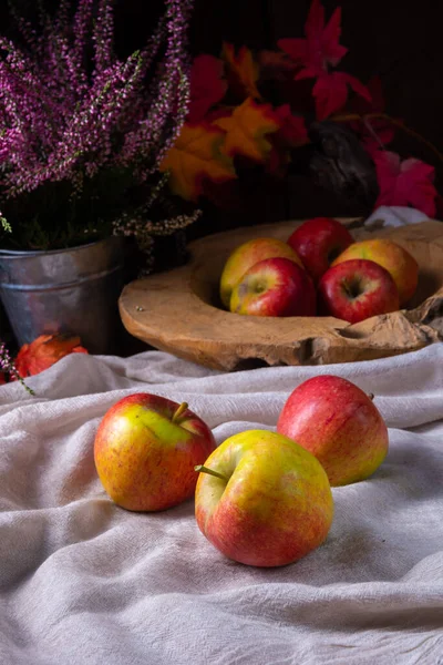 Pommes Fraîchement Cueillies Dans Bol Fruits — Photo