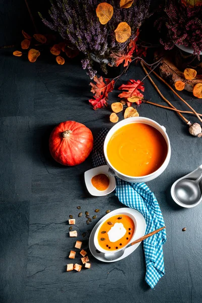 Hindistan cevizi sütlü balkabağı çorbası.