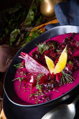 Dereotlu ve limonlu kırmızı borzcz