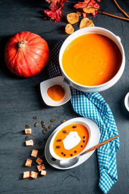 Hindistan cevizi sütlü balkabağı çorbası.