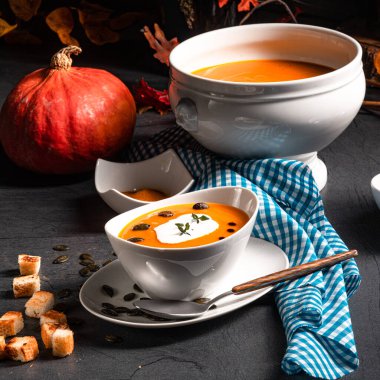 Hindistan cevizi sütlü balkabağı çorbası.