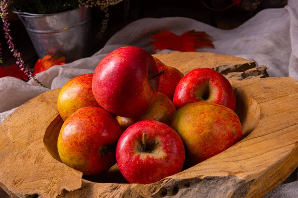 Pommes Fraîchement Cueillies Dans Bol Fruits — Photo