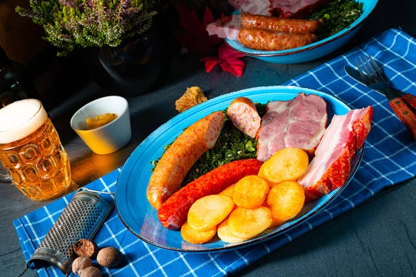 Leckerer Oldenburger Grünkohl Mit Pinkelwurst — Stockfoto