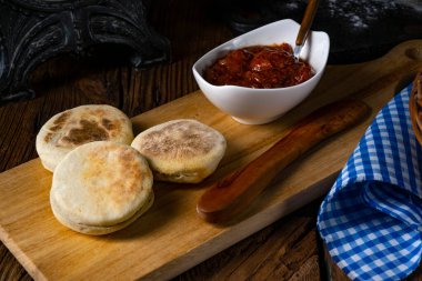 Marmelatlı sıcak proziaki.