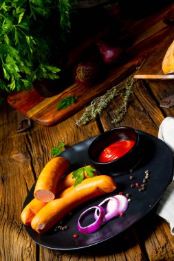 Lezzetli, sıcak jambonlu sosis.